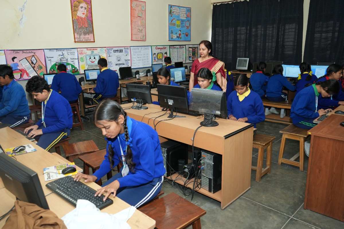 COMPUTER LAB